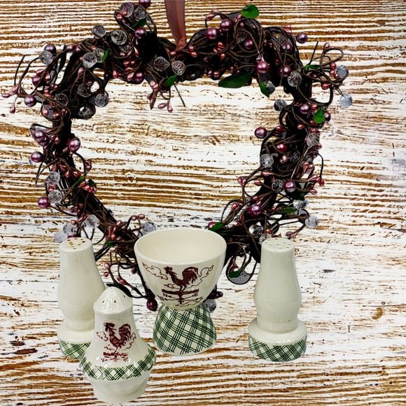 Vintage Vernon Kilns Rustic Farm Roosters Salt-Pepper Shakers-Fruit or Egg Cup - Picture 2 of 12